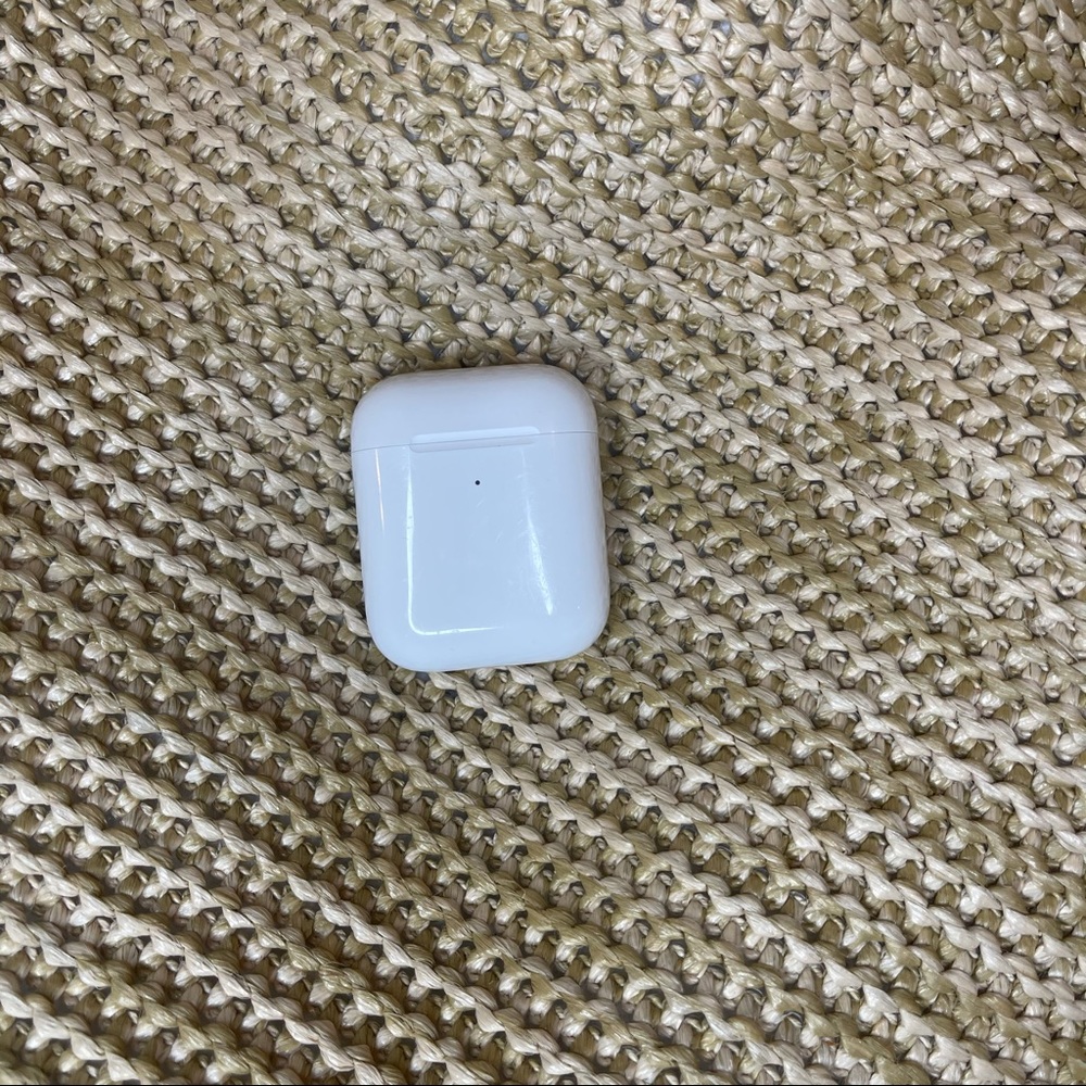 AirPods - Apple